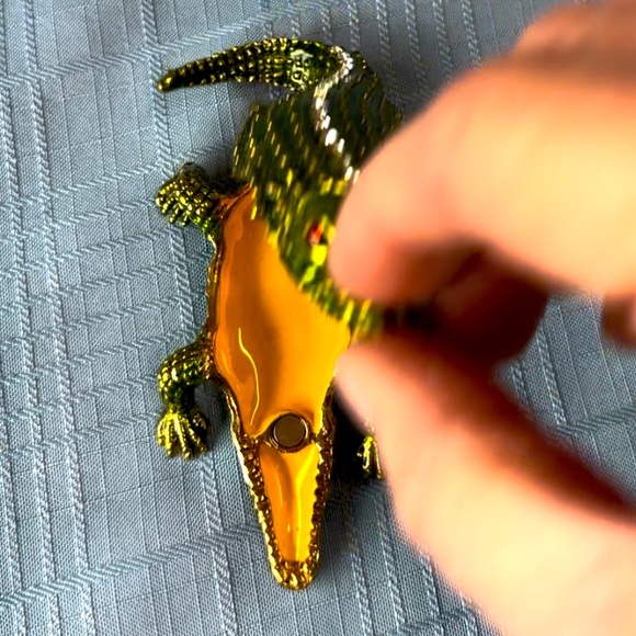 Jeweled alligator trinket box - Picture 3 of 7